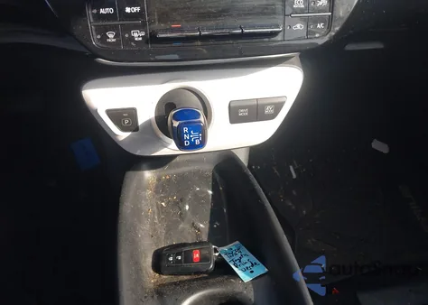 2017 Toyota Prius Two z USA, uszkodzony, nr VIN JTDKBRFU9H3031209